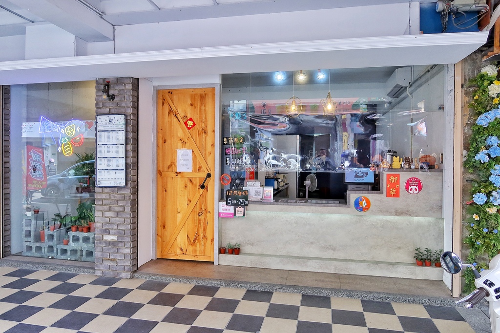 【宜蘭手搖飲】御萃茶飲│宜蘭大學飲料店│手搖飲在地新創品牌│招牌黃金冰茶新鮮果香超鮮甜│琥珀鮮奶茶珍珠Q彈奶香令人回味 @混血珊莎的奇幻旅程 【宜蘭手搖飲】御萃茶飲│宜蘭大學飲料店│手搖飲在地新創品牌│招牌黃金冰茶新鮮果香超鮮甜│琥珀鮮奶茶珍珠Q彈奶香令人回味 @混血珊莎的奇幻旅程