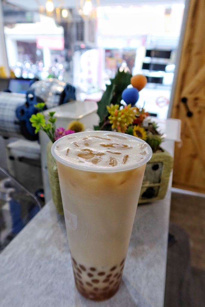 【宜蘭手搖飲】御萃茶飲│宜蘭大學飲料店│手搖飲在地新創品牌│招牌黃金冰茶新鮮果香超鮮甜│琥珀鮮奶茶珍珠Q彈奶香令人回味 @混血珊莎的奇幻旅程 【宜蘭手搖飲】御萃茶飲│宜蘭大學飲料店│手搖飲在地新創品牌│招牌黃金冰茶新鮮果香超鮮甜│琥珀鮮奶茶珍珠Q彈奶香令人回味 @混血珊莎的奇幻旅程