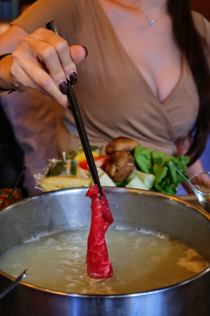 【民生社區火鍋推薦】極蜆鍋物,必吃爆量蛤蠣鍋,鮮味松露粥香濃誘人! @混血珊莎的奇幻旅程 【民生社區火鍋推薦】極蜆鍋物,必吃爆量蛤蠣鍋,鮮味松露粥香濃誘人! @混血珊莎的奇幻旅程