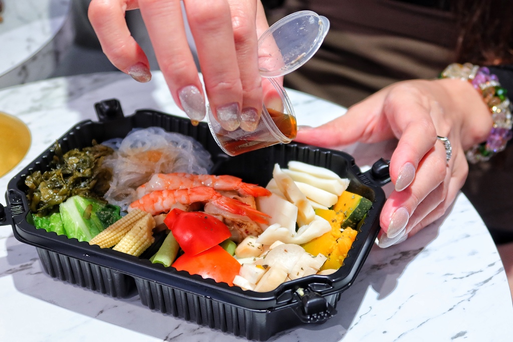 【永康街美食】BonBlack黑洞蒔司,永康街甜點,草莓卡士達香濃滋味。 @混血珊莎的奇幻旅程 【永康街美食】BonBlack黑洞蒔司,永康街甜點,草莓卡士達香濃滋味。 @混血珊莎的奇幻旅程