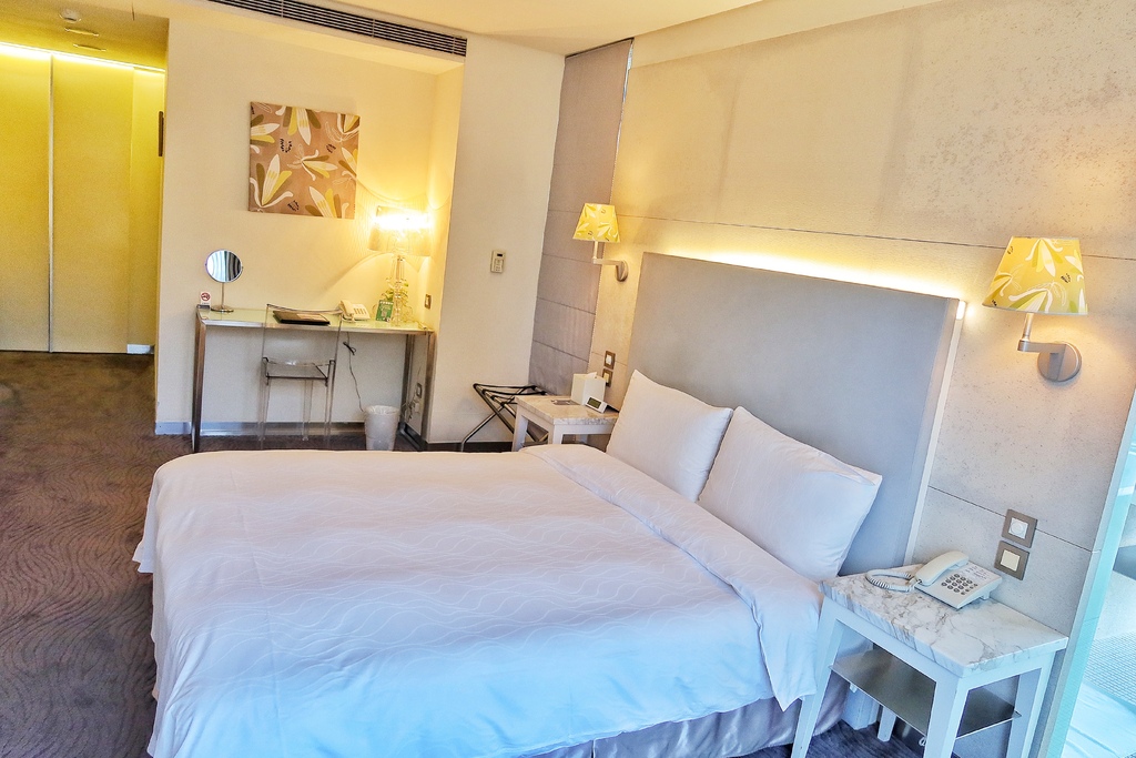 【喜瑞飯店】環景夢幻浴缸雙人房,網美拍照打卡必住! @混血珊莎的奇幻旅程 【喜瑞飯店】環景夢幻浴缸雙人房,網美拍照打卡必住! @混血珊莎的奇幻旅程