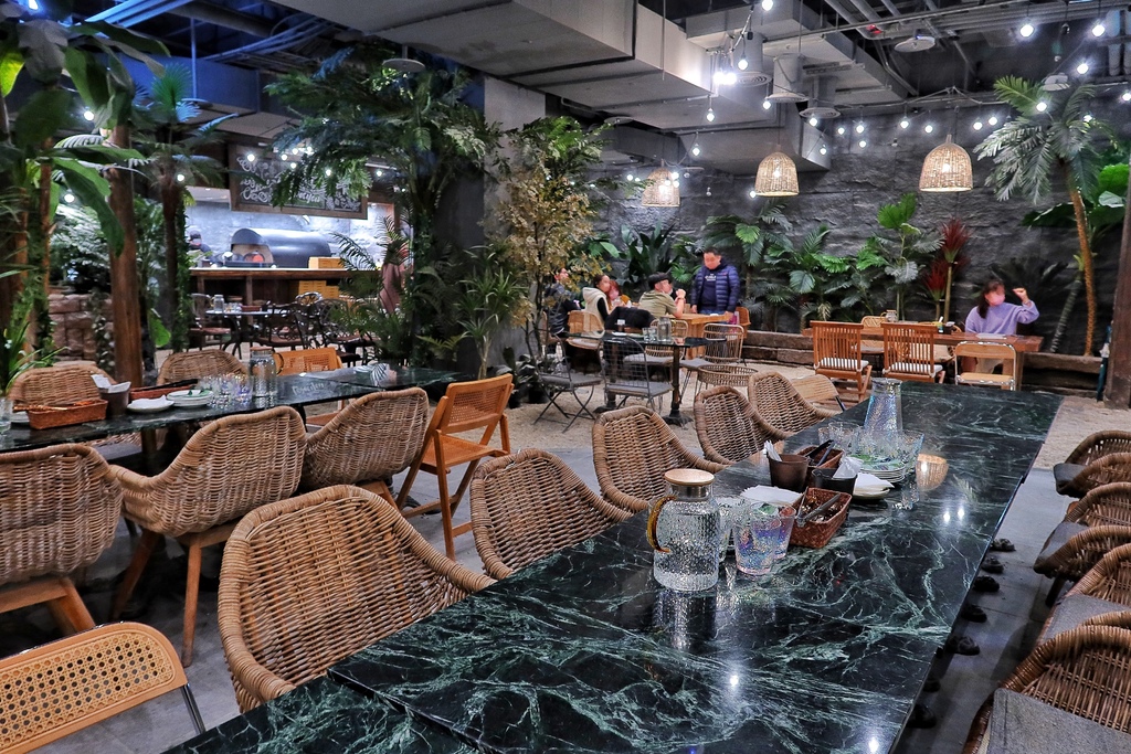 【信義區下午茶】海灘叢林 A Beach,叢林沙灘風格超吸睛,台北度假風格餐酒館,不限時咖啡廳超好拍! @混血珊莎的奇幻旅程 【信義區下午茶】海灘叢林 A Beach,叢林沙灘風格超吸睛,台北度假風格餐酒館,不限時咖啡廳超好拍! @混血珊莎的奇幻旅程