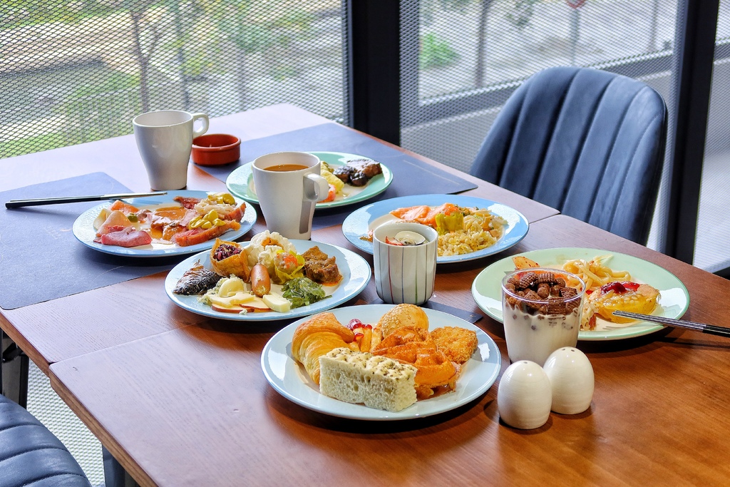 【鳳凰食號】台中鳳凰酒店自助餐,多國料理自助buffet吃到飽,還有星巴克無限爽喝!! @混血珊莎的奇幻旅程 【鳳凰食號】台中鳳凰酒店自助餐,多國料理自助buffet吃到飽,還有星巴克無限爽喝!! @混血珊莎的奇幻旅程
