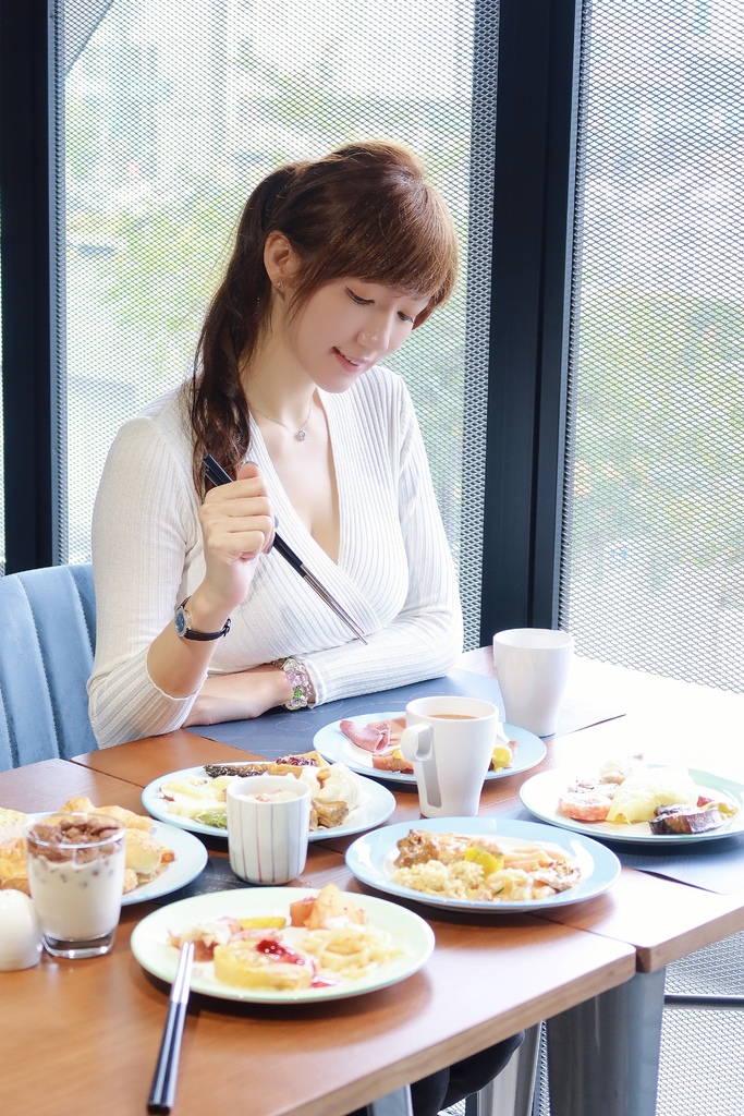 【鳳凰食號】台中鳳凰酒店自助餐,多國料理自助buffet吃到飽,還有星巴克無限爽喝!! @混血珊莎的奇幻旅程 【鳳凰食號】台中鳳凰酒店自助餐,多國料理自助buffet吃到飽,還有星巴克無限爽喝!! @混血珊莎的奇幻旅程