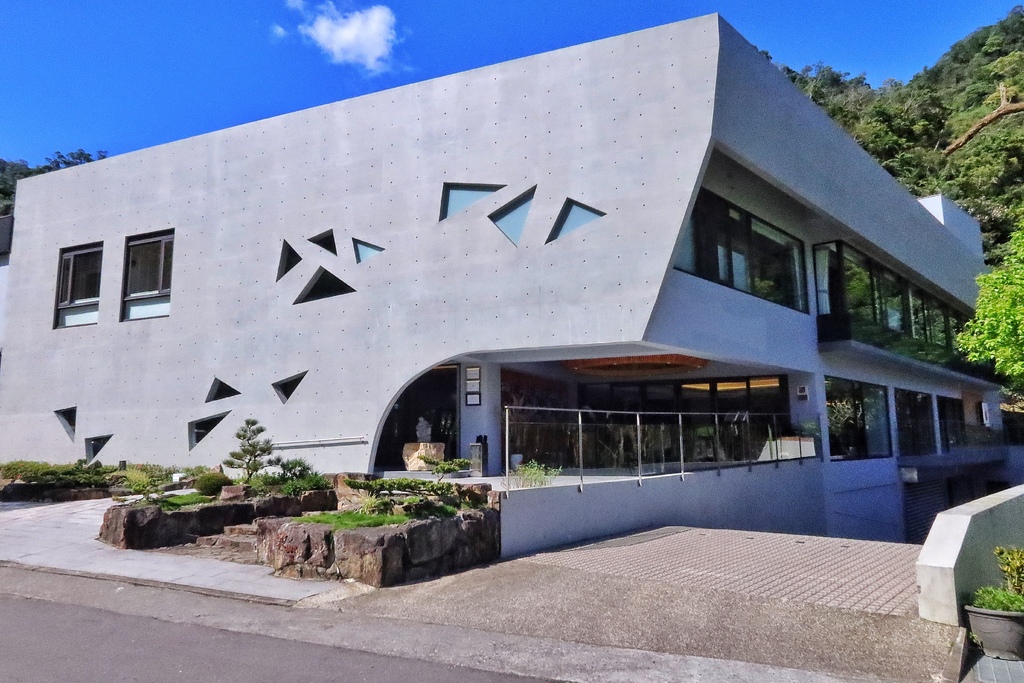 【宜蘭呆水溫泉】佔地 2000 坪,礁溪最美清水模呆水溫泉湯屋! @混血珊莎的奇幻旅程 【宜蘭呆水溫泉】佔地 2000 坪,礁溪最美清水模呆水溫泉湯屋! @混血珊莎的奇幻旅程