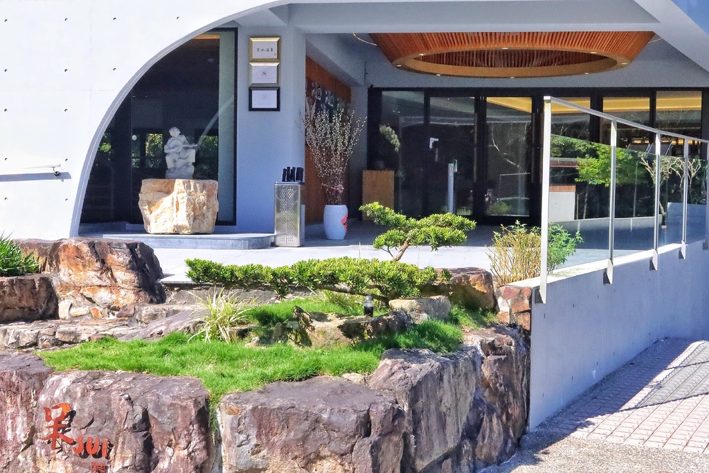 【宜蘭呆水溫泉】佔地 2000 坪,礁溪最美清水模呆水溫泉湯屋! @混血珊莎的奇幻旅程 【宜蘭呆水溫泉】佔地 2000 坪,礁溪最美清水模呆水溫泉湯屋! @混血珊莎的奇幻旅程