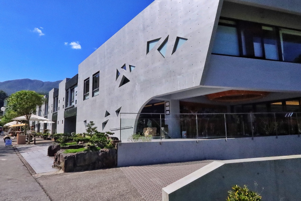 【宜蘭呆水溫泉】佔地 2000 坪,礁溪最美清水模呆水溫泉湯屋! @混血珊莎的奇幻旅程 【宜蘭呆水溫泉】佔地 2000 坪,礁溪最美清水模呆水溫泉湯屋! @混血珊莎的奇幻旅程