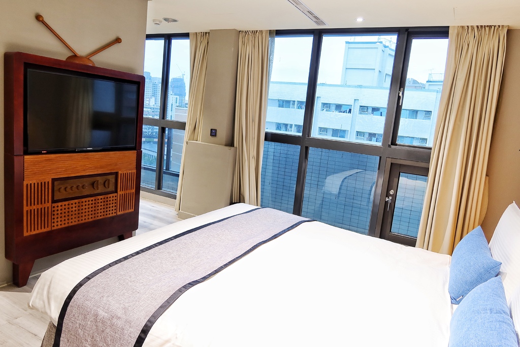 【台中逢甲商務旅館】GOGO 回行旅逢甲館,高空景觀雙人房,必拍網美浴缸飯店,走路就能到逢甲夜市! @混血珊莎的奇幻旅程 【台中逢甲商務旅館】GOGO 回行旅逢甲館,高空景觀雙人房,必拍網美浴缸飯店,走路就能到逢甲夜市! @混血珊莎的奇幻旅程