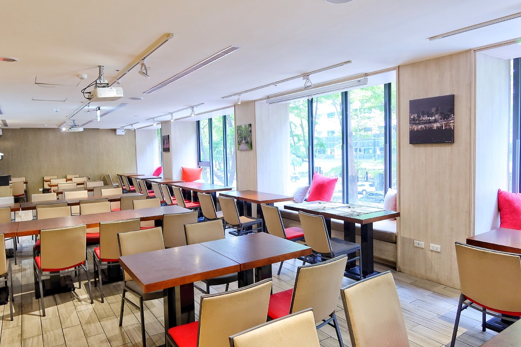 【台中逢甲商務旅館】GOGO 回行旅逢甲館,高空景觀雙人房,必拍網美浴缸飯店,走路就能到逢甲夜市! @混血珊莎的奇幻旅程 【台中逢甲商務旅館】GOGO 回行旅逢甲館,高空景觀雙人房,必拍網美浴缸飯店,走路就能到逢甲夜市! @混血珊莎的奇幻旅程