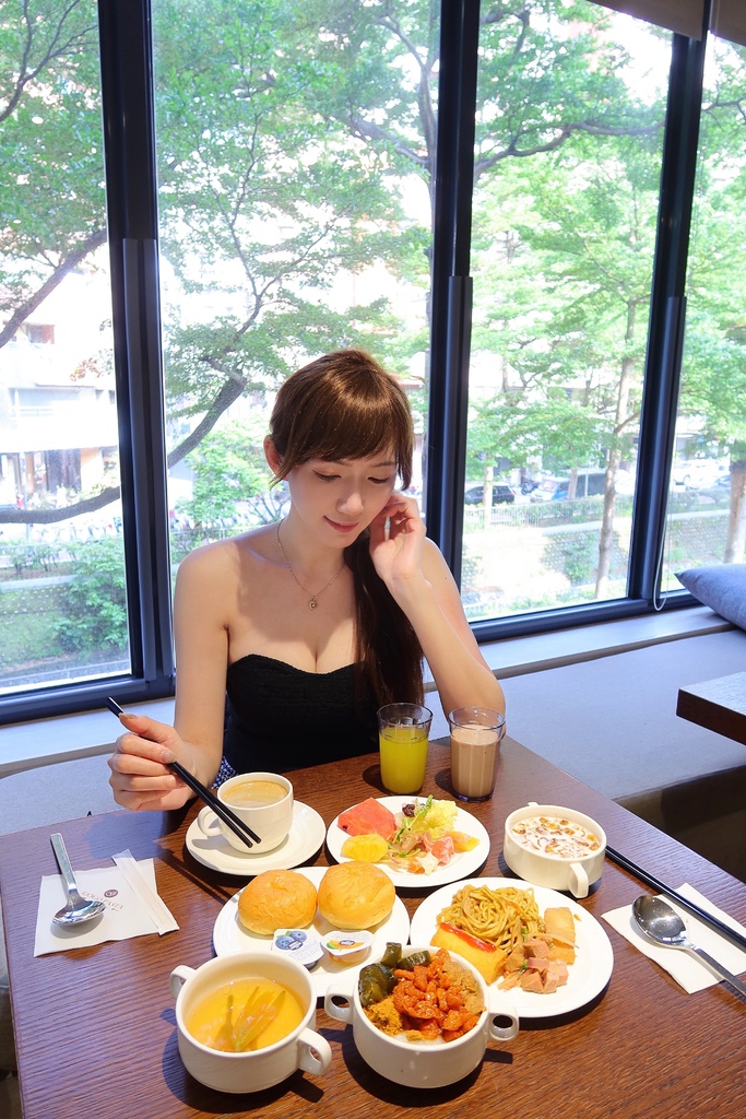 【台中逢甲商務旅館】GOGO 回行旅逢甲館,高空景觀雙人房,必拍網美浴缸飯店,走路就能到逢甲夜市! @混血珊莎的奇幻旅程 【台中逢甲商務旅館】GOGO 回行旅逢甲館,高空景觀雙人房,必拍網美浴缸飯店,走路就能到逢甲夜市! @混血珊莎的奇幻旅程