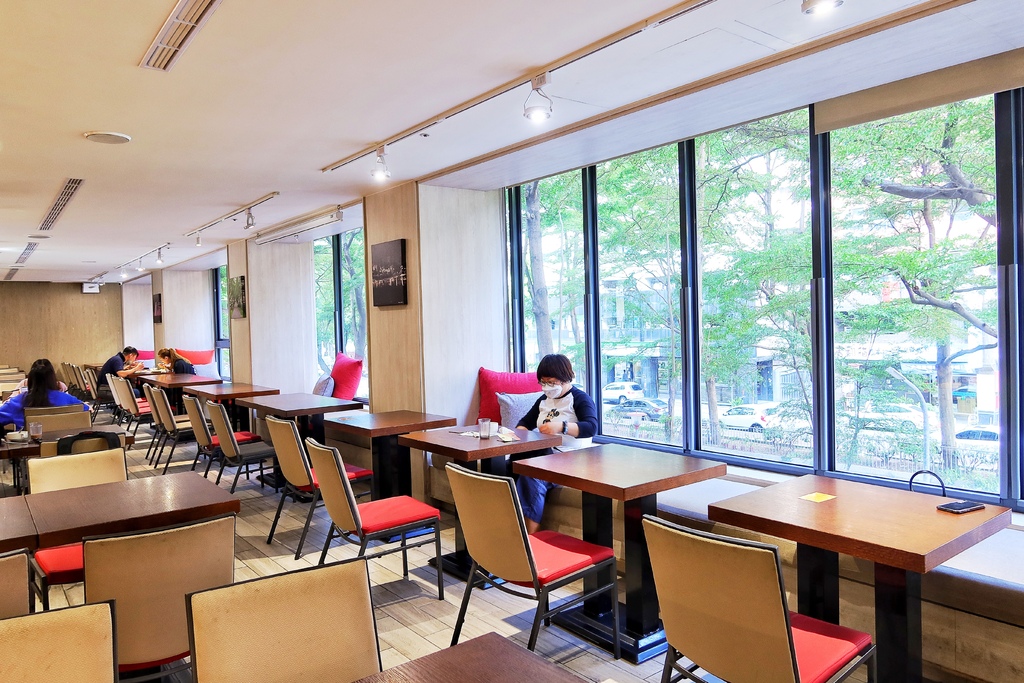 【台中逢甲商務旅館】GOGO 回行旅逢甲館,高空景觀雙人房,必拍網美浴缸飯店,走路就能到逢甲夜市! @混血珊莎的奇幻旅程 【台中逢甲商務旅館】GOGO 回行旅逢甲館,高空景觀雙人房,必拍網美浴缸飯店,走路就能到逢甲夜市! @混血珊莎的奇幻旅程