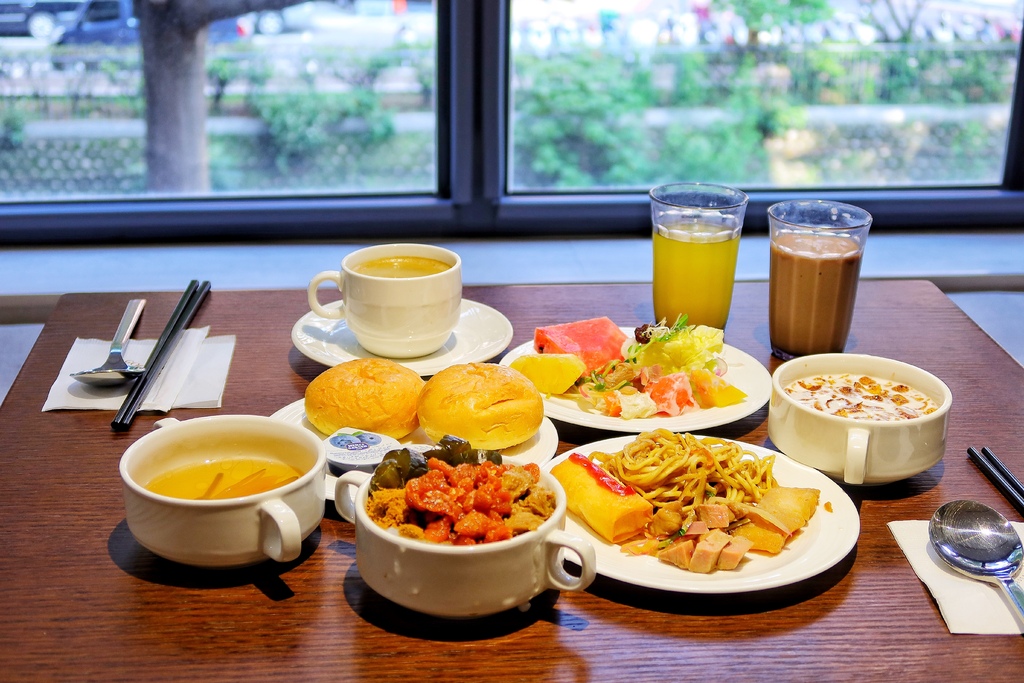 【台中逢甲商務旅館】GOGO 回行旅逢甲館,高空景觀雙人房,必拍網美浴缸飯店,走路就能到逢甲夜市! @混血珊莎的奇幻旅程 【台中逢甲商務旅館】GOGO 回行旅逢甲館,高空景觀雙人房,必拍網美浴缸飯店,走路就能到逢甲夜市! @混血珊莎的奇幻旅程