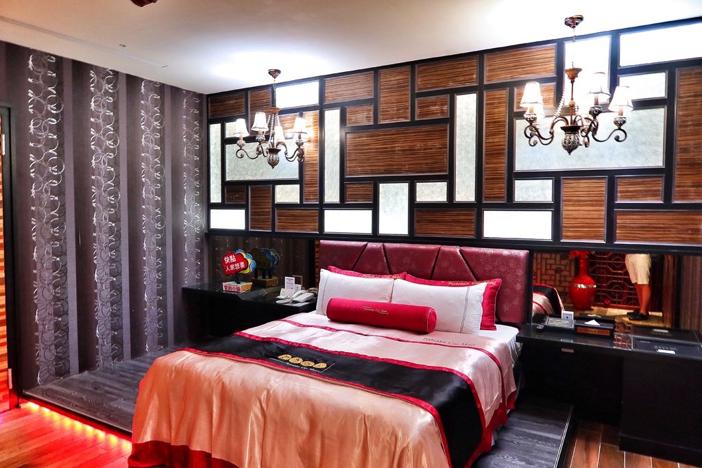 【南屯汽車旅館】紫禁城精品汽車旅館,超奢華宮廷式主題motel,一秒穿越到古代! @混血珊莎的奇幻旅程 【南屯汽車旅館】紫禁城精品汽車旅館,超奢華宮廷式主題motel,一秒穿越到古代! @混血珊莎的奇幻旅程