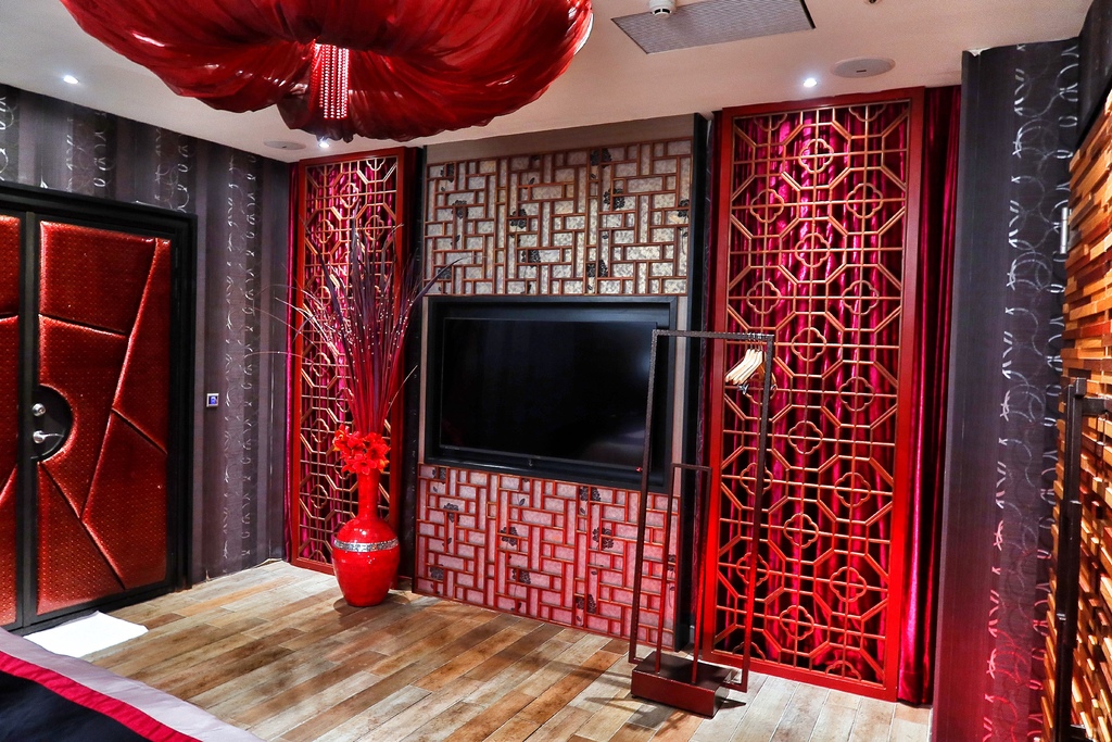 【南屯汽車旅館】紫禁城精品汽車旅館,超奢華宮廷式主題motel,一秒穿越到古代! @混血珊莎的奇幻旅程 【南屯汽車旅館】紫禁城精品汽車旅館,超奢華宮廷式主題motel,一秒穿越到古代! @混血珊莎的奇幻旅程