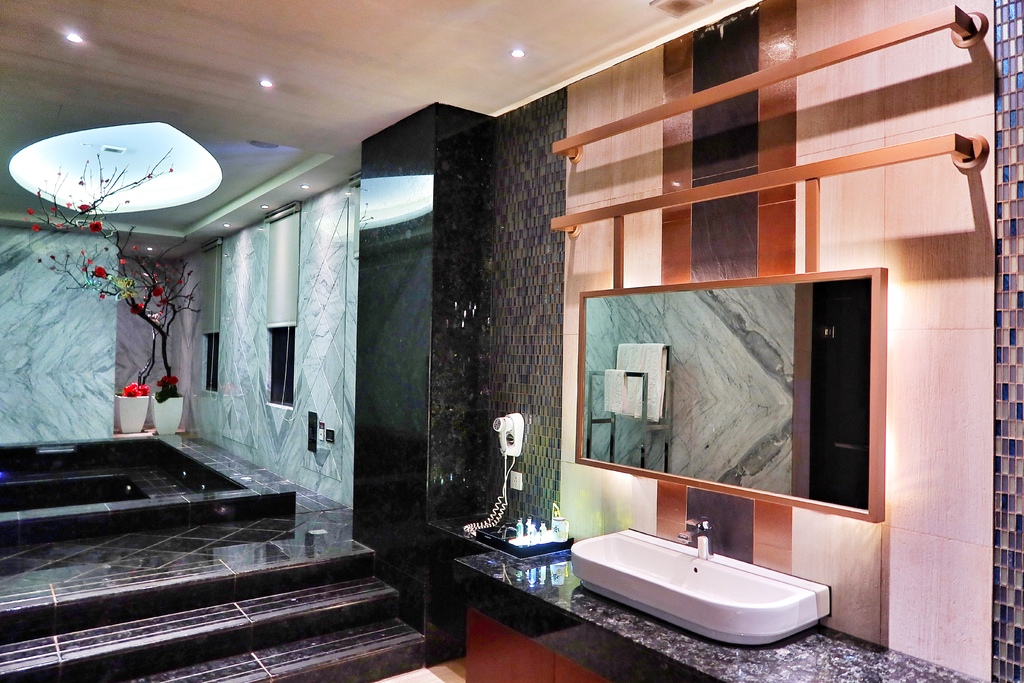 【南屯汽車旅館】紫禁城精品汽車旅館,超奢華宮廷式主題motel,一秒穿越到古代! @混血珊莎的奇幻旅程 【南屯汽車旅館】紫禁城精品汽車旅館,超奢華宮廷式主題motel,一秒穿越到古代! @混血珊莎的奇幻旅程