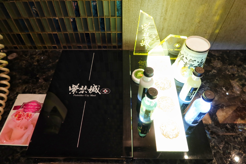 【南屯汽車旅館】紫禁城精品汽車旅館,超奢華宮廷式主題motel,一秒穿越到古代! @混血珊莎的奇幻旅程 【南屯汽車旅館】紫禁城精品汽車旅館,超奢華宮廷式主題motel,一秒穿越到古代! @混血珊莎的奇幻旅程