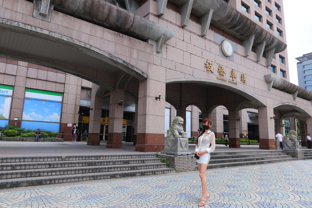 【板橋景點】板橋一日遊推薦│超好逛的新板特區 板橋大遠百/麗寶百貨廣場/威秀影城/誠品│住宿/逛街/吃美食/賞屋通通有! @混血珊莎的奇幻旅程 【板橋景點】板橋一日遊推薦│超好逛的新板特區 板橋大遠百/麗寶百貨廣場/威秀影城/誠品│住宿/逛街/吃美食/賞屋通通有! @混血珊莎的奇幻旅程