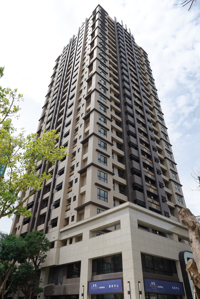 【板橋景點】板橋一日遊推薦│超好逛的新板特區 板橋大遠百/麗寶百貨廣場/威秀影城/誠品│住宿/逛街/吃美食/賞屋通通有! @混血珊莎的奇幻旅程 【板橋景點】板橋一日遊推薦│超好逛的新板特區 板橋大遠百/麗寶百貨廣場/威秀影城/誠品│住宿/逛街/吃美食/賞屋通通有! @混血珊莎的奇幻旅程