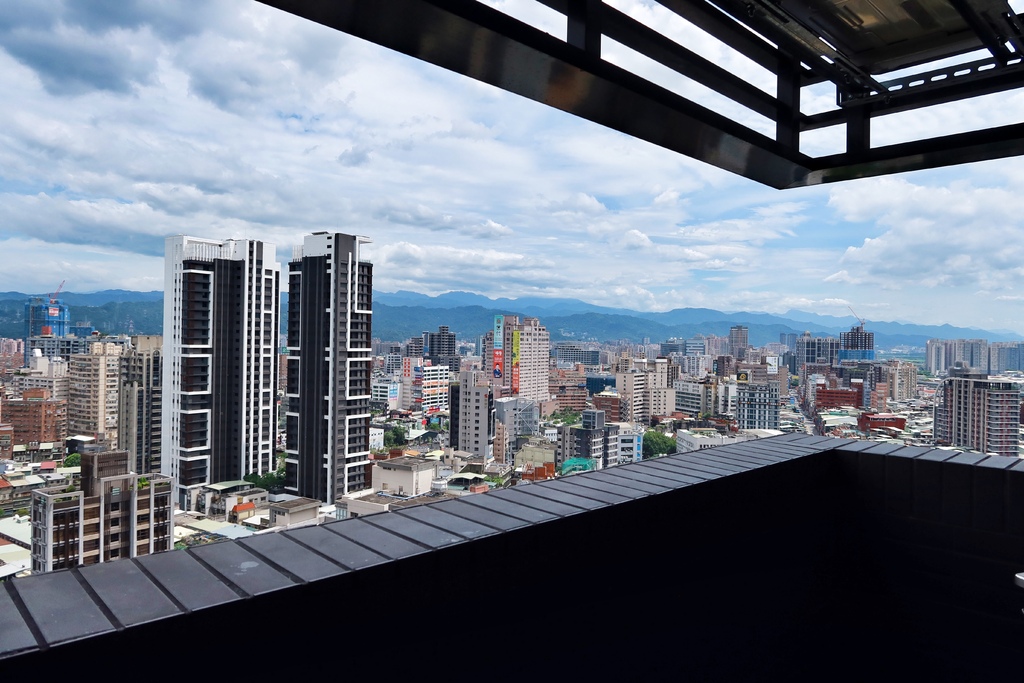 【板橋景點】板橋一日遊推薦│超好逛的新板特區 板橋大遠百/麗寶百貨廣場/威秀影城/誠品│住宿/逛街/吃美食/賞屋通通有! @混血珊莎的奇幻旅程 【板橋景點】板橋一日遊推薦│超好逛的新板特區 板橋大遠百/麗寶百貨廣場/威秀影城/誠品│住宿/逛街/吃美食/賞屋通通有! @混血珊莎的奇幻旅程