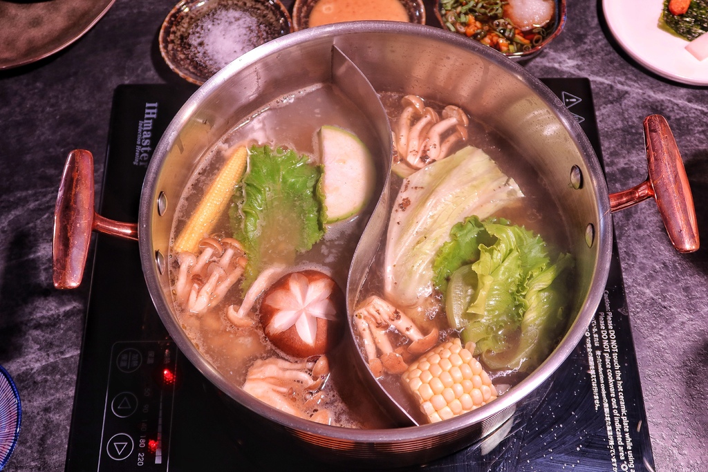 秀花鍋 Showhua Hot Pot 海鮮和牛精品火鍋│低調奢華頂級鍋物 譽為「火鍋界的celine」│東區高級火鍋推薦! @混血珊莎的奇幻旅程 秀花鍋 Showhua Hot Pot 海鮮和牛精品火鍋│低調奢華頂級鍋物 譽為「火鍋界的celine」│東區高級火鍋推薦! @混血珊莎的奇幻旅程