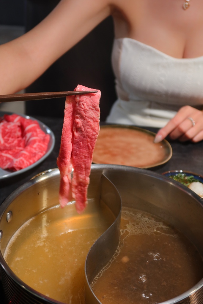 秀花鍋 Showhua Hot Pot 海鮮和牛精品火鍋│低調奢華頂級鍋物 譽為「火鍋界的celine」│東區高級火鍋推薦! @混血珊莎的奇幻旅程 秀花鍋 Showhua Hot Pot 海鮮和牛精品火鍋│低調奢華頂級鍋物 譽為「火鍋界的celine」│東區高級火鍋推薦! @混血珊莎的奇幻旅程