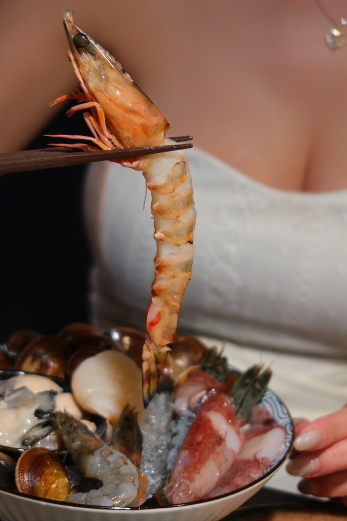 秀花鍋 Showhua Hot Pot 海鮮和牛精品火鍋│低調奢華頂級鍋物 譽為「火鍋界的celine」│東區高級火鍋推薦! @混血珊莎的奇幻旅程 秀花鍋 Showhua Hot Pot 海鮮和牛精品火鍋│低調奢華頂級鍋物 譽為「火鍋界的celine」│東區高級火鍋推薦! @混血珊莎的奇幻旅程