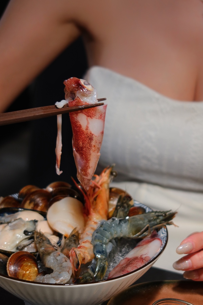 秀花鍋 Showhua Hot Pot 海鮮和牛精品火鍋│低調奢華頂級鍋物 譽為「火鍋界的celine」│東區高級火鍋推薦! @混血珊莎的奇幻旅程 秀花鍋 Showhua Hot Pot 海鮮和牛精品火鍋│低調奢華頂級鍋物 譽為「火鍋界的celine」│東區高級火鍋推薦! @混血珊莎的奇幻旅程