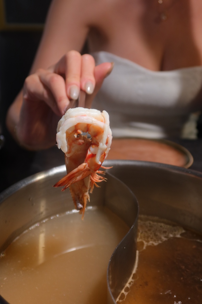 秀花鍋 Showhua Hot Pot 海鮮和牛精品火鍋│低調奢華頂級鍋物 譽為「火鍋界的celine」│東區高級火鍋推薦! @混血珊莎的奇幻旅程 秀花鍋 Showhua Hot Pot 海鮮和牛精品火鍋│低調奢華頂級鍋物 譽為「火鍋界的celine」│東區高級火鍋推薦! @混血珊莎的奇幻旅程