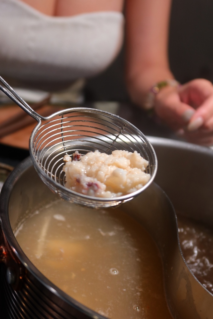 秀花鍋 Showhua Hot Pot 海鮮和牛精品火鍋│低調奢華頂級鍋物 譽為「火鍋界的celine」│東區高級火鍋推薦! @混血珊莎的奇幻旅程 秀花鍋 Showhua Hot Pot 海鮮和牛精品火鍋│低調奢華頂級鍋物 譽為「火鍋界的celine」│東區高級火鍋推薦! @混血珊莎的奇幻旅程