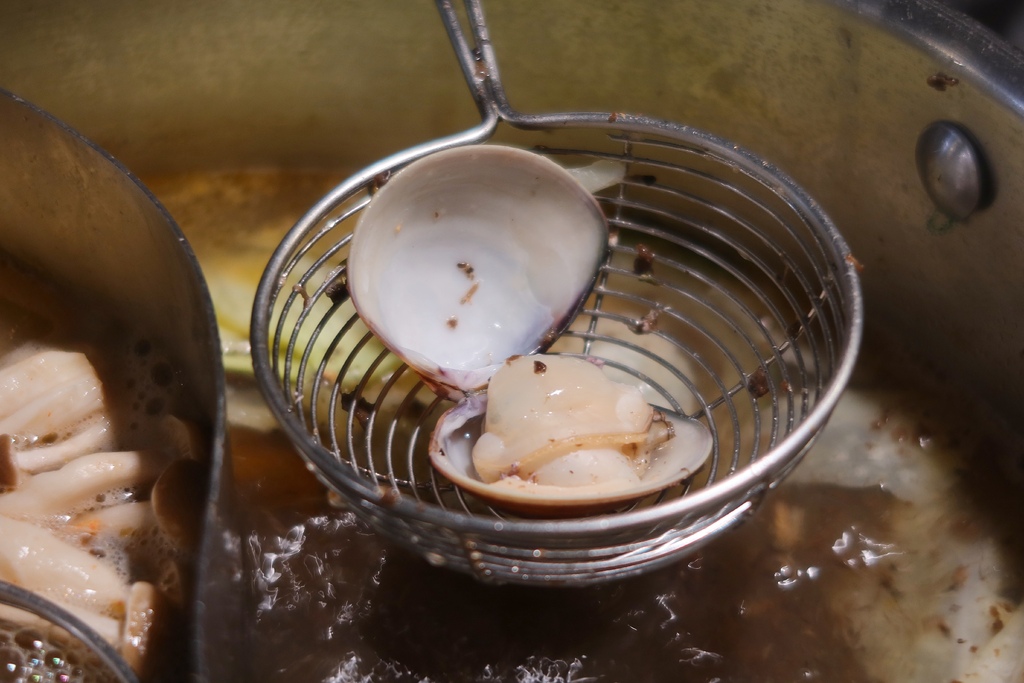 秀花鍋 Showhua Hot Pot 海鮮和牛精品火鍋│低調奢華頂級鍋物 譽為「火鍋界的celine」│東區高級火鍋推薦! @混血珊莎的奇幻旅程 秀花鍋 Showhua Hot Pot 海鮮和牛精品火鍋│低調奢華頂級鍋物 譽為「火鍋界的celine」│東區高級火鍋推薦! @混血珊莎的奇幻旅程