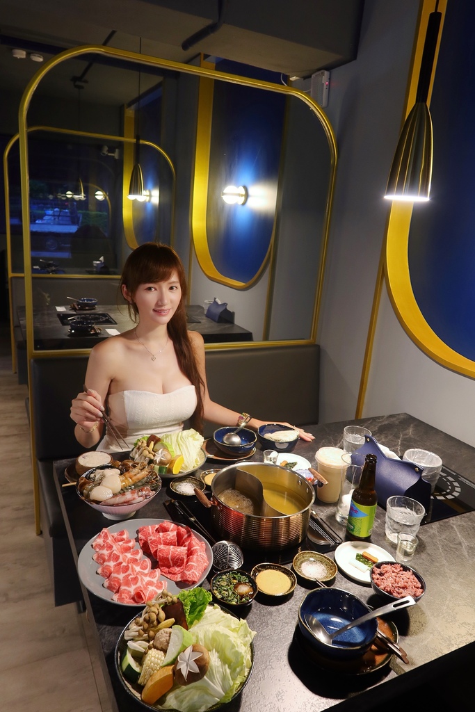秀花鍋 Showhua Hot Pot 海鮮和牛精品火鍋│低調奢華頂級鍋物 譽為「火鍋界的celine」│東區高級火鍋推薦! @混血珊莎的奇幻旅程 秀花鍋 Showhua Hot Pot 海鮮和牛精品火鍋│低調奢華頂級鍋物 譽為「火鍋界的celine」│東區高級火鍋推薦! @混血珊莎的奇幻旅程