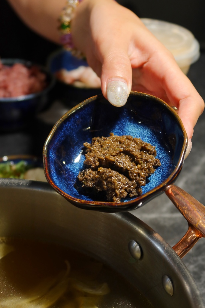 秀花鍋 Showhua Hot Pot 海鮮和牛精品火鍋│低調奢華頂級鍋物 譽為「火鍋界的celine」│東區高級火鍋推薦! @混血珊莎的奇幻旅程 秀花鍋 Showhua Hot Pot 海鮮和牛精品火鍋│低調奢華頂級鍋物 譽為「火鍋界的celine」│東區高級火鍋推薦! @混血珊莎的奇幻旅程