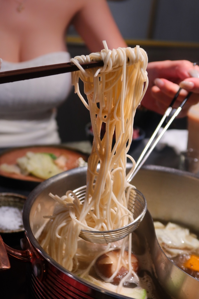 秀花鍋 Showhua Hot Pot 海鮮和牛精品火鍋│低調奢華頂級鍋物 譽為「火鍋界的celine」│東區高級火鍋推薦! @混血珊莎的奇幻旅程 秀花鍋 Showhua Hot Pot 海鮮和牛精品火鍋│低調奢華頂級鍋物 譽為「火鍋界的celine」│東區高級火鍋推薦! @混血珊莎的奇幻旅程