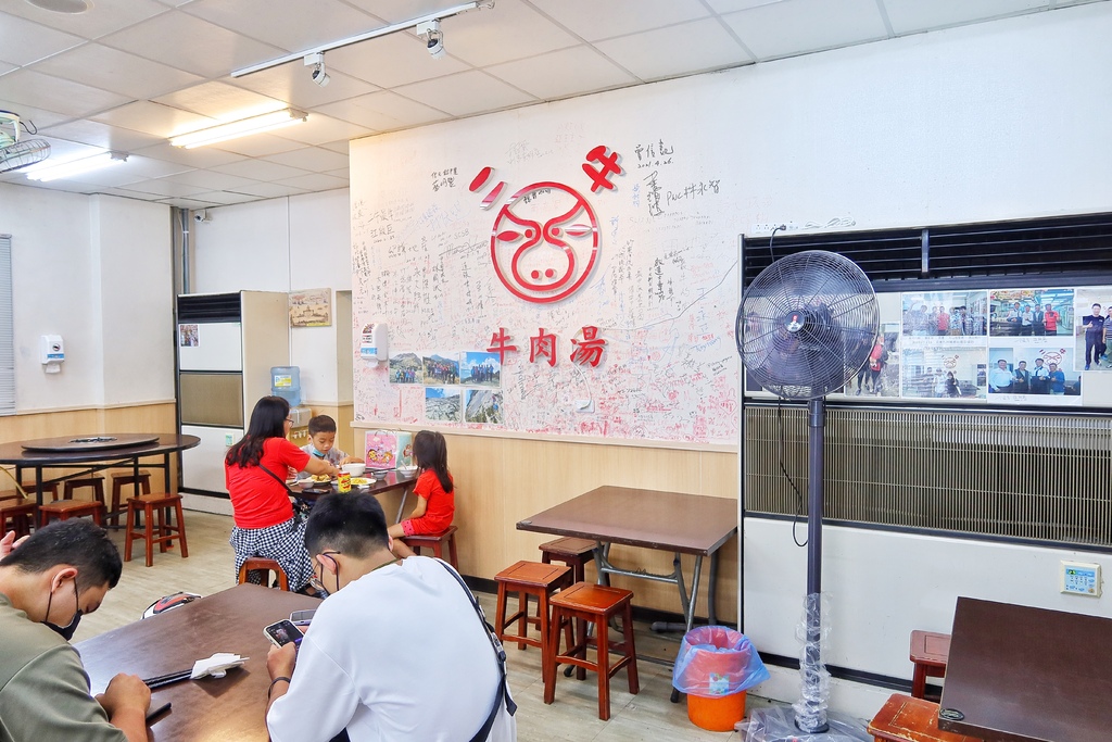 【牛肉湯台南】二牛牛肉湯,現宰溫體牛肉鮮嫩美味室內用餐有冷氣,附設專屬停車場 @混血珊莎的奇幻旅程 【牛肉湯台南】二牛牛肉湯,現宰溫體牛肉鮮嫩美味室內用餐有冷氣,附設專屬停車場 @混血珊莎的奇幻旅程