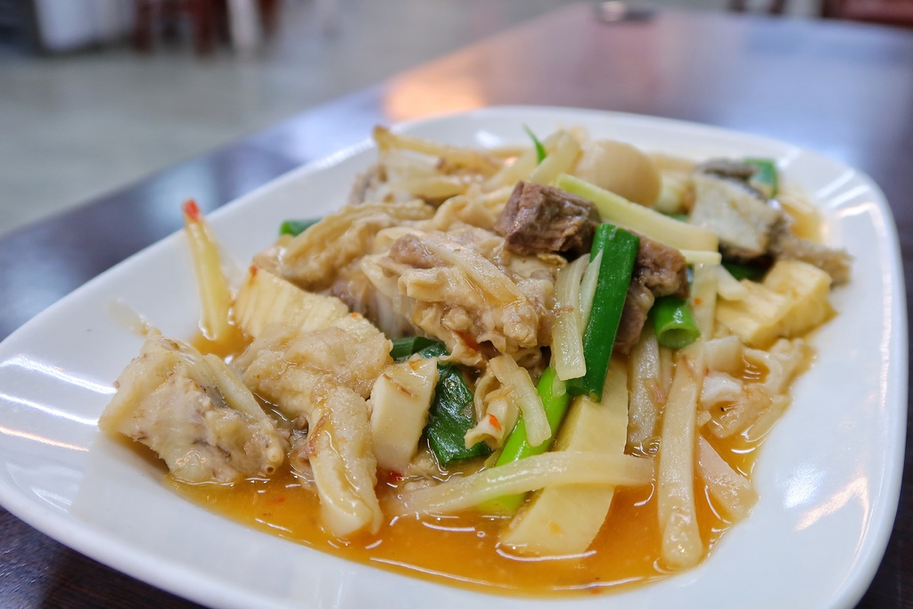 【牛肉湯台南】二牛牛肉湯,現宰溫體牛肉鮮嫩美味室內用餐有冷氣,附設專屬停車場 @混血珊莎的奇幻旅程 【牛肉湯台南】二牛牛肉湯,現宰溫體牛肉鮮嫩美味室內用餐有冷氣,附設專屬停車場 @混血珊莎的奇幻旅程