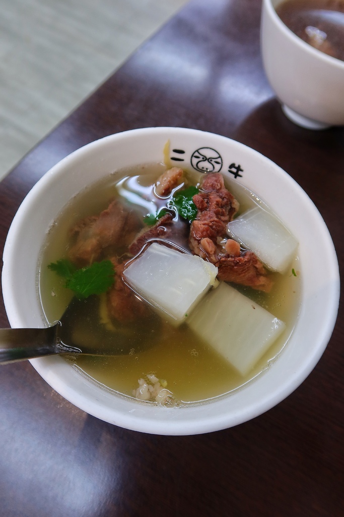 【牛肉湯台南】二牛牛肉湯,現宰溫體牛肉鮮嫩美味室內用餐有冷氣,附設專屬停車場 @混血珊莎的奇幻旅程 【牛肉湯台南】二牛牛肉湯,現宰溫體牛肉鮮嫩美味室內用餐有冷氣,附設專屬停車場 @混血珊莎的奇幻旅程