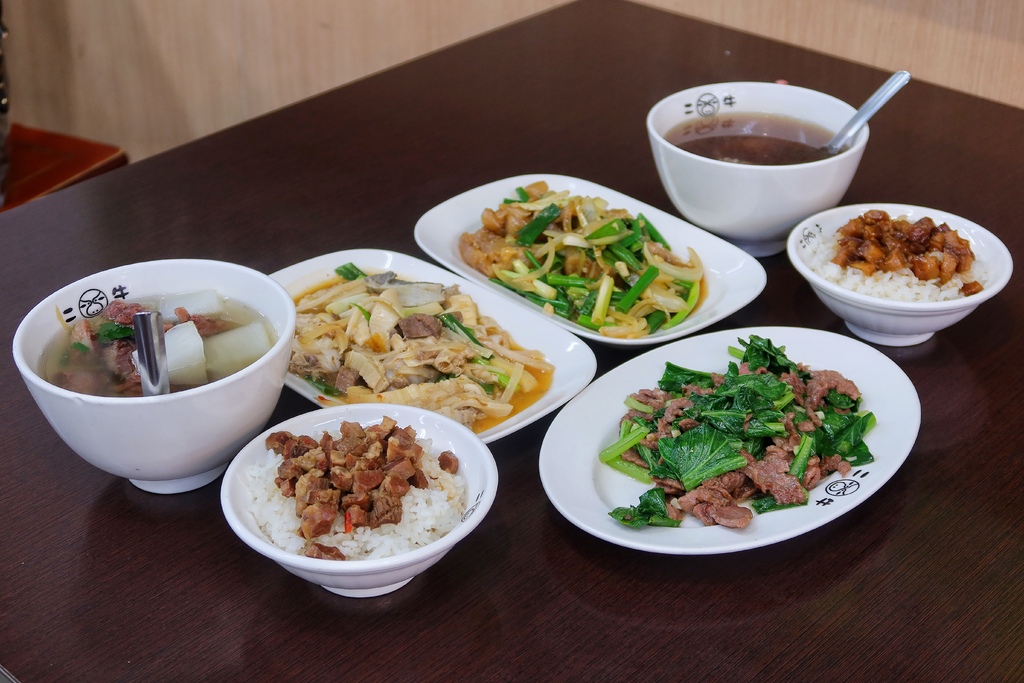 【牛肉湯台南】二牛牛肉湯,現宰溫體牛肉鮮嫩美味室內用餐有冷氣,附設專屬停車場 @混血珊莎的奇幻旅程 【牛肉湯台南】二牛牛肉湯,現宰溫體牛肉鮮嫩美味室內用餐有冷氣,附設專屬停車場 @混血珊莎的奇幻旅程