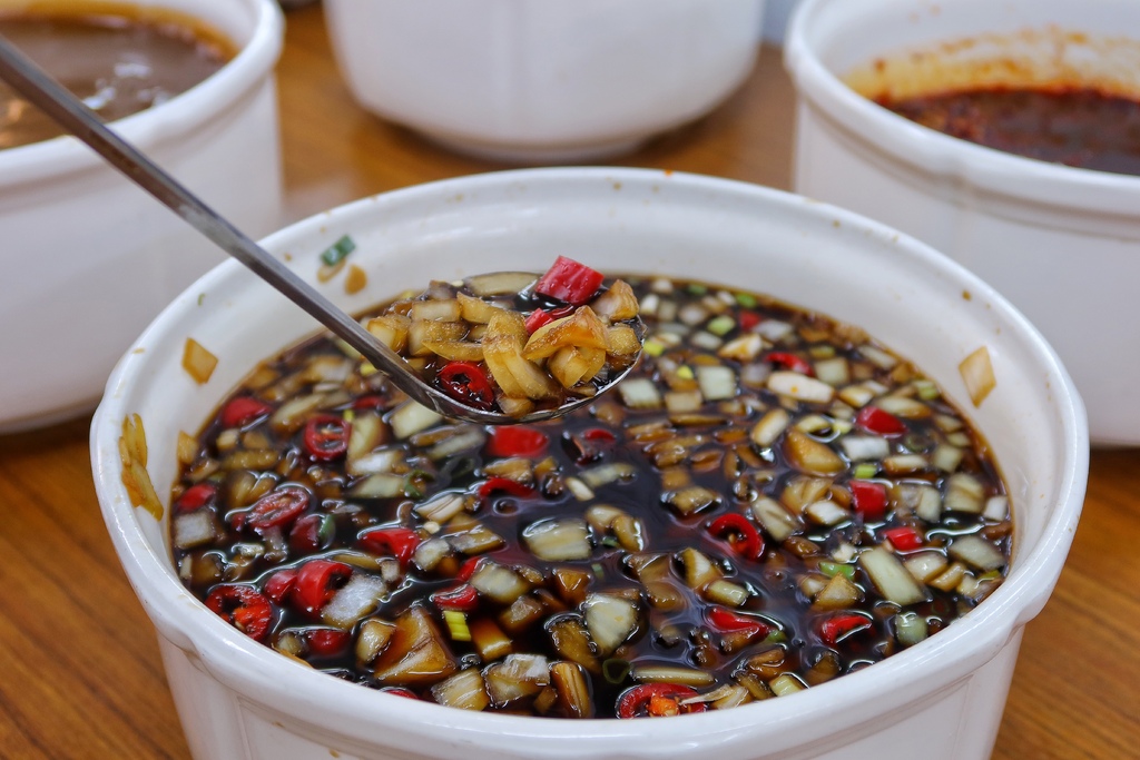 【牛肉湯台南】二牛牛肉湯,現宰溫體牛肉鮮嫩美味室內用餐有冷氣,附設專屬停車場 @混血珊莎的奇幻旅程 【牛肉湯台南】二牛牛肉湯,現宰溫體牛肉鮮嫩美味室內用餐有冷氣,附設專屬停車場 @混血珊莎的奇幻旅程