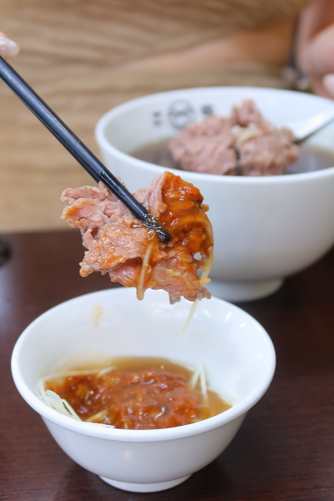 【牛肉湯台南】二牛牛肉湯,現宰溫體牛肉鮮嫩美味室內用餐有冷氣,附設專屬停車場 @混血珊莎的奇幻旅程 【牛肉湯台南】二牛牛肉湯,現宰溫體牛肉鮮嫩美味室內用餐有冷氣,附設專屬停車場 @混血珊莎的奇幻旅程