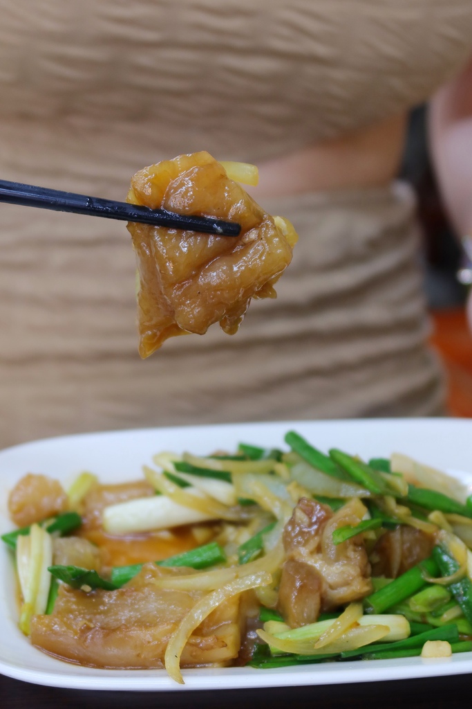 【牛肉湯台南】二牛牛肉湯,現宰溫體牛肉鮮嫩美味室內用餐有冷氣,附設專屬停車場 @混血珊莎的奇幻旅程 【牛肉湯台南】二牛牛肉湯,現宰溫體牛肉鮮嫩美味室內用餐有冷氣,附設專屬停車場 @混血珊莎的奇幻旅程