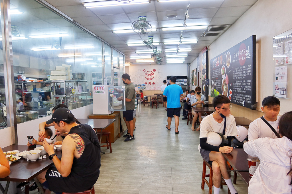 【牛肉湯台南】二牛牛肉湯,現宰溫體牛肉鮮嫩美味室內用餐有冷氣,附設專屬停車場 @混血珊莎的奇幻旅程 【牛肉湯台南】二牛牛肉湯,現宰溫體牛肉鮮嫩美味室內用餐有冷氣,附設專屬停車場 @混血珊莎的奇幻旅程