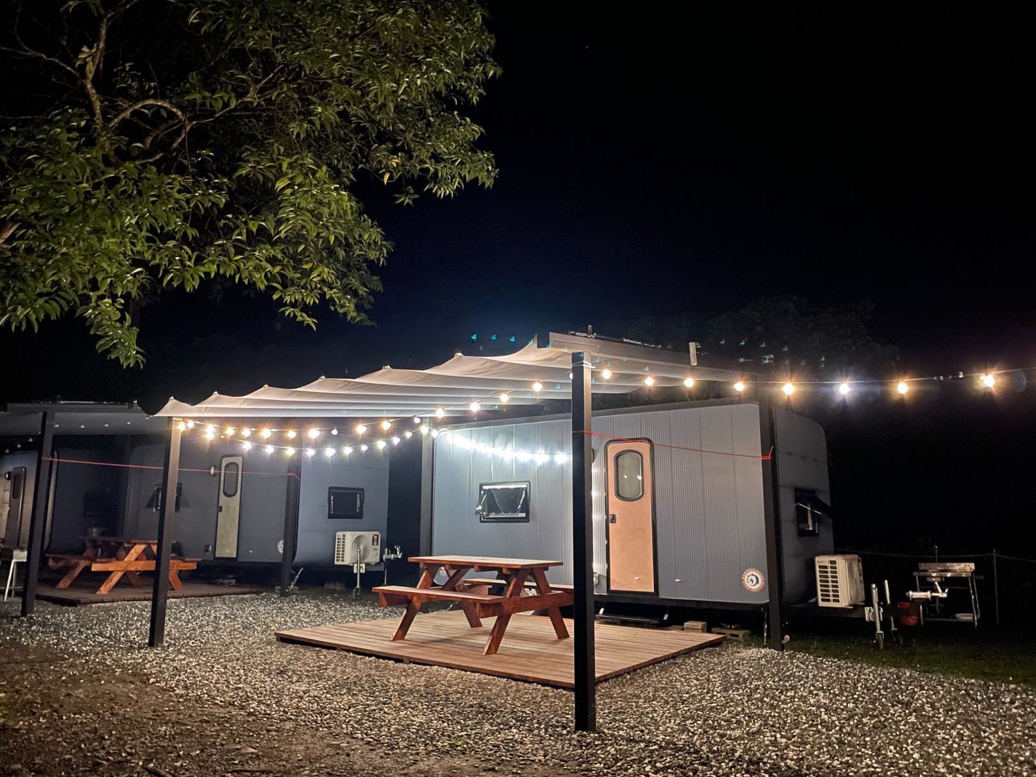 【宜蘭露營車】那山那谷，免搭帳露營車，星空烤肉BBQ，還能玩沙灘車跟漂漂河! @混血珊莎的奇幻旅程