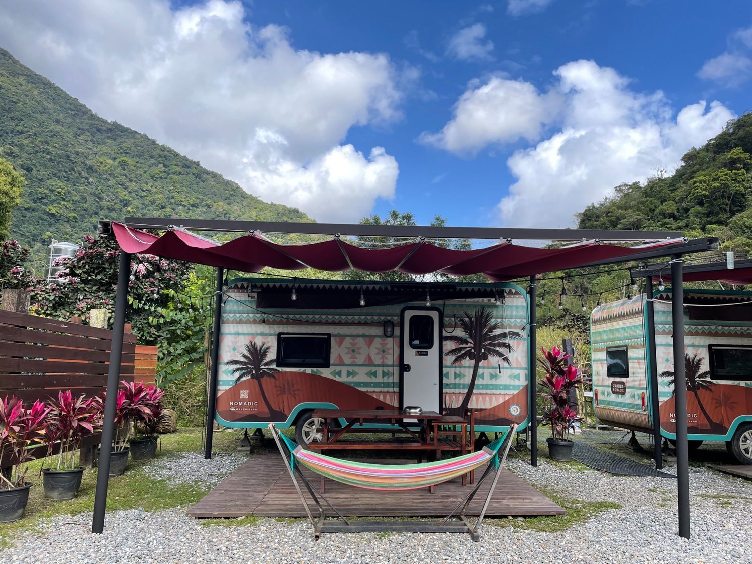 【宜蘭露營車】那山那谷，免搭帳露營車，星空烤肉BBQ，還能玩沙灘車跟漂漂河! @混血珊莎的奇幻旅程