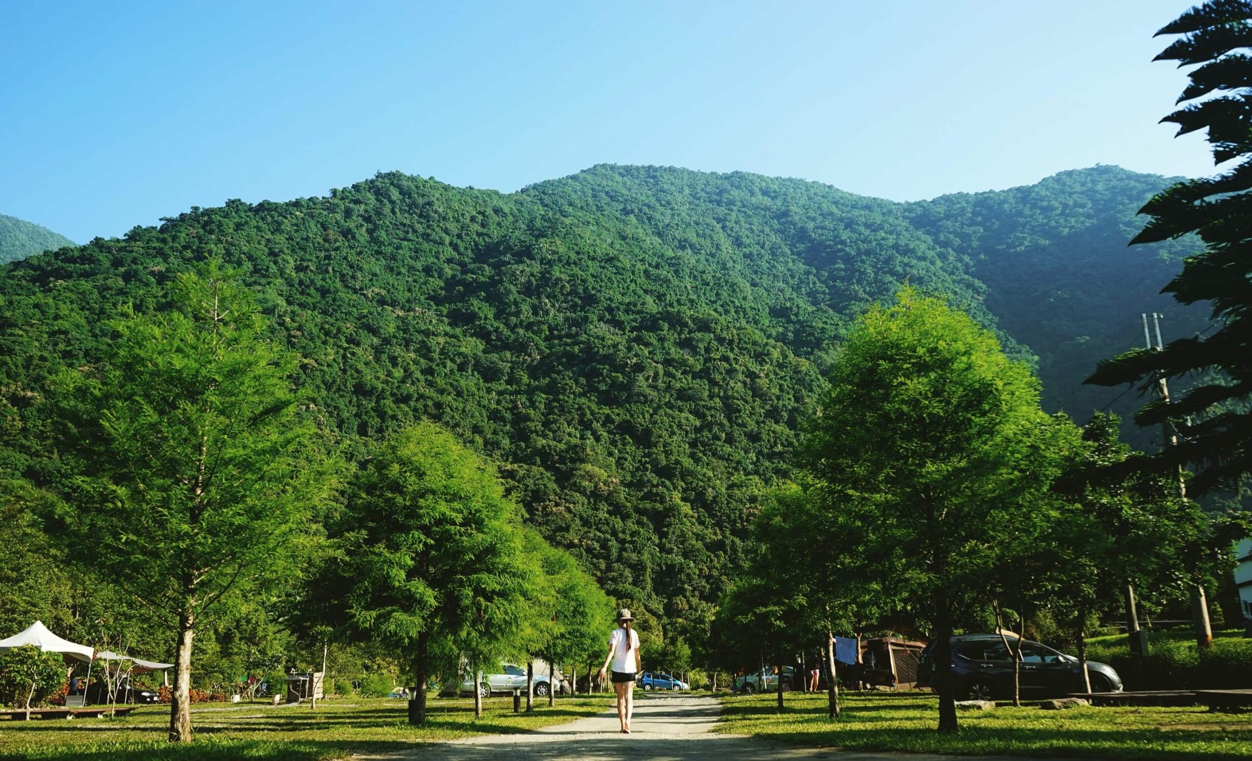 【宜蘭露營車】那山那谷，免搭帳露營車，星空烤肉BBQ，還能玩沙灘車跟漂漂河! @混血珊莎的奇幻旅程