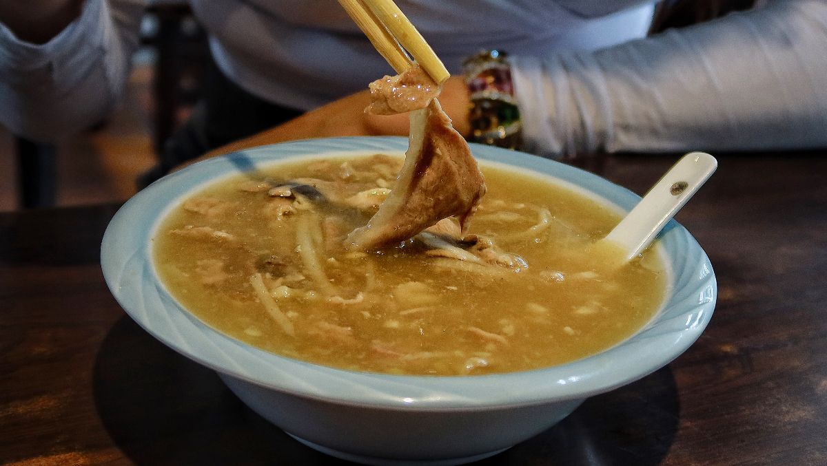 【北鴨鴨肉羹】碧潭知名銅板價新店美食小吃，必吃鋼管生炒鴨肉羹，美味鴨肉飯也不能錯過! @混血珊莎的奇幻旅程