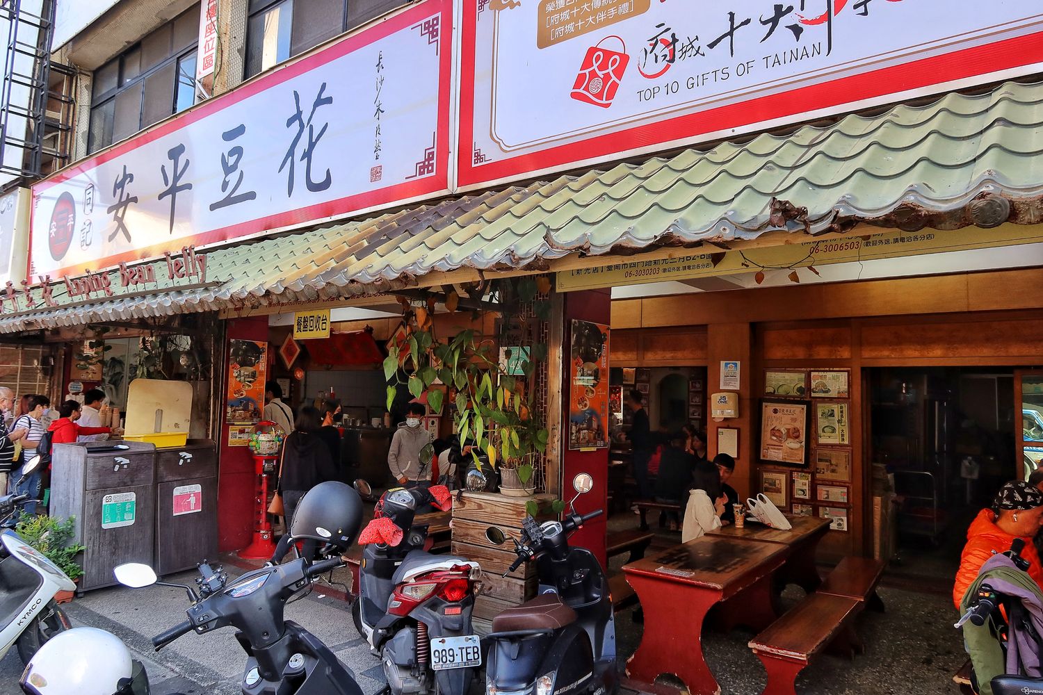 【同記安平豆花】台南傳承一甲子的排隊人氣老店,豆花滿滿配料只要 35 元! @混血珊莎的奇幻旅程 【同記安平豆花】台南傳承一甲子的排隊人氣老店,豆花滿滿配料只要 35 元! @混血珊莎的奇幻旅程