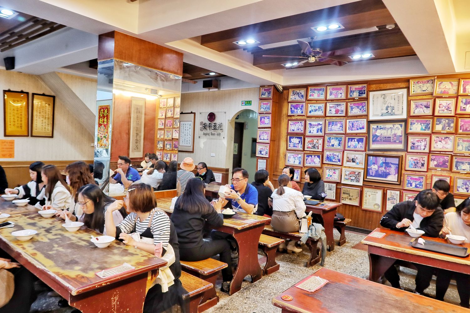 【同記安平豆花】台南傳承一甲子的排隊人氣老店,豆花滿滿配料只要 35 元! @混血珊莎的奇幻旅程 【同記安平豆花】台南傳承一甲子的排隊人氣老店,豆花滿滿配料只要 35 元! @混血珊莎的奇幻旅程