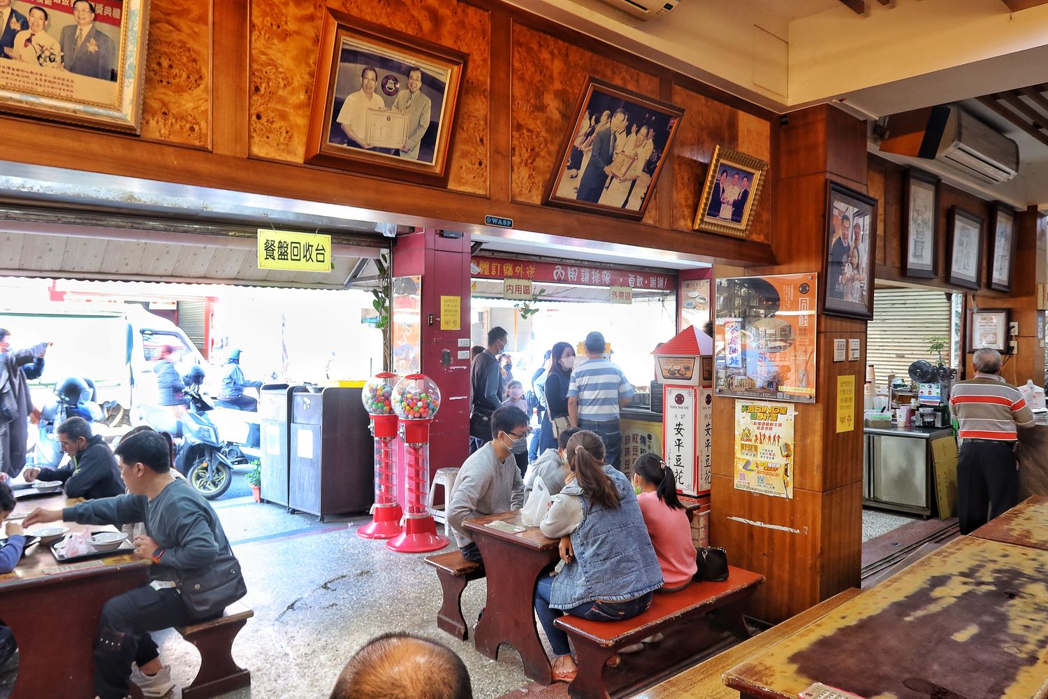 【同記安平豆花】台南傳承一甲子的排隊人氣老店,豆花滿滿配料只要 35 元! @混血珊莎的奇幻旅程 【同記安平豆花】台南傳承一甲子的排隊人氣老店,豆花滿滿配料只要 35 元! @混血珊莎的奇幻旅程