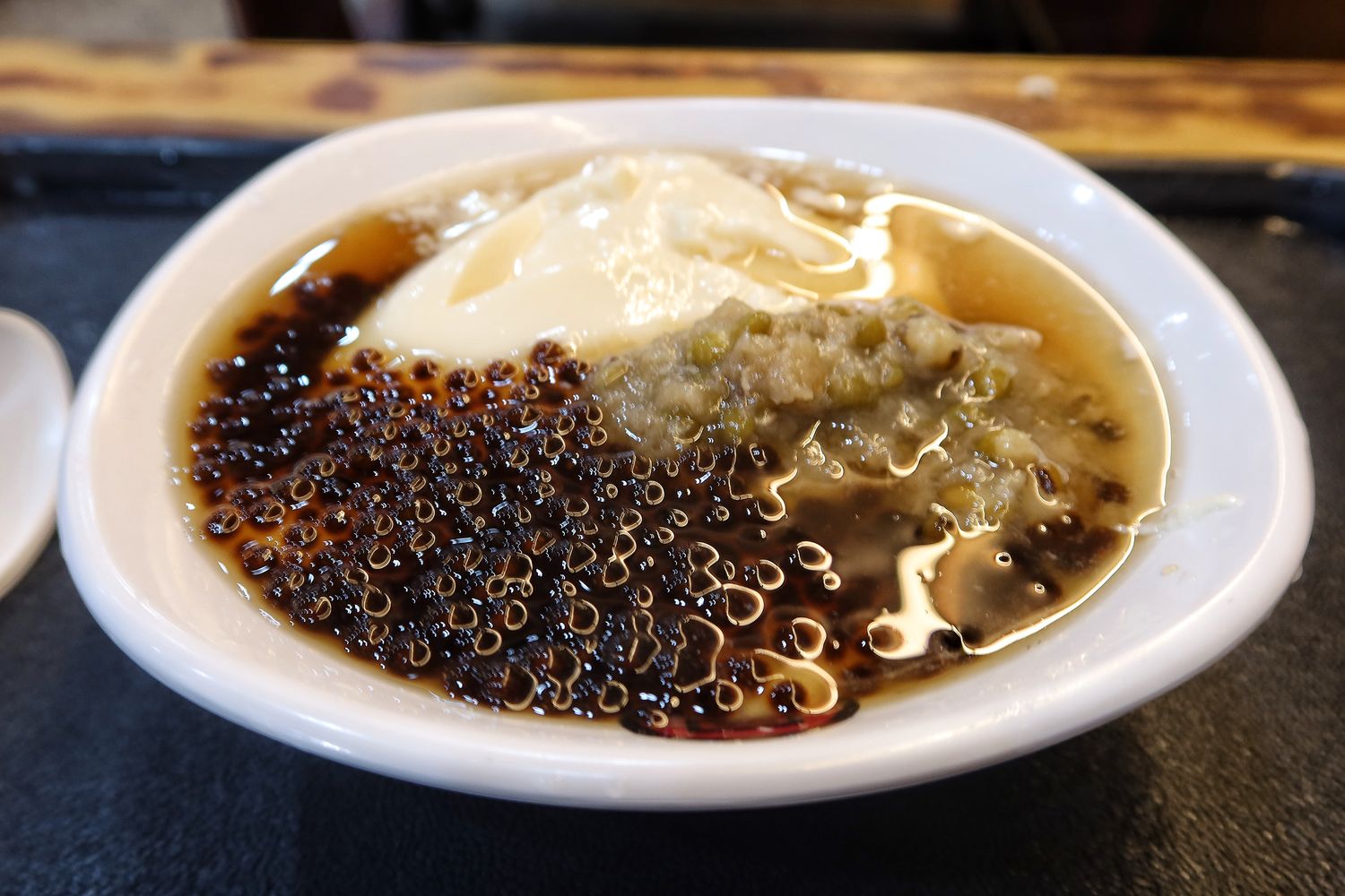 【同記安平豆花】台南傳承一甲子的排隊人氣老店,豆花滿滿配料只要 35 元! @混血珊莎的奇幻旅程 【同記安平豆花】台南傳承一甲子的排隊人氣老店,豆花滿滿配料只要 35 元! @混血珊莎的奇幻旅程