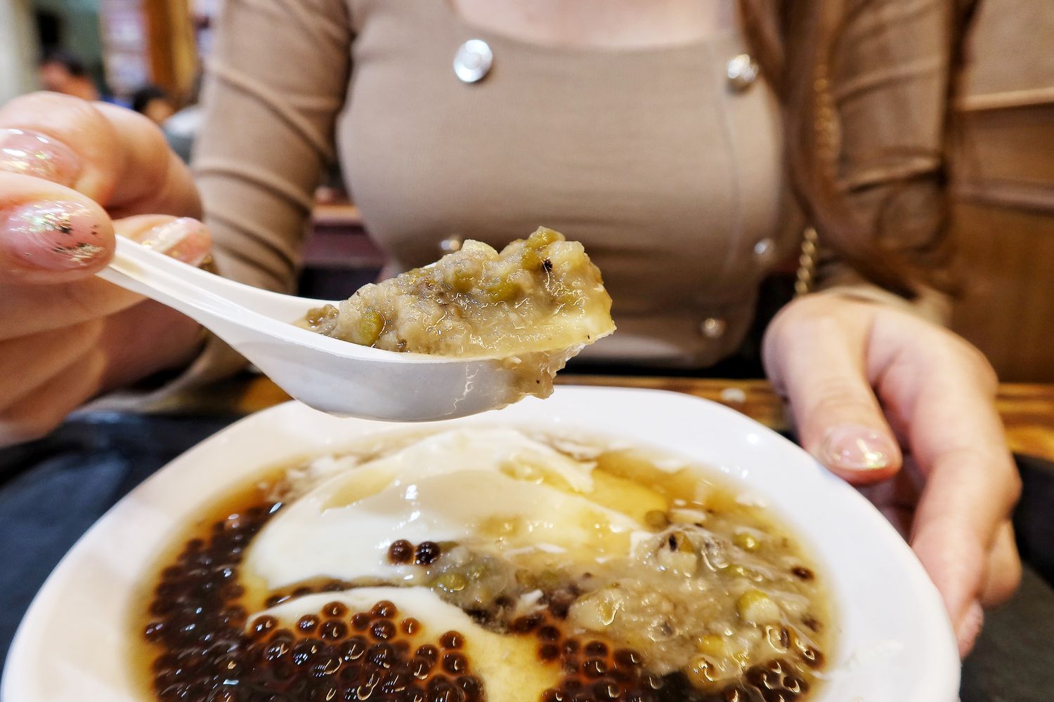 【同記安平豆花】台南傳承一甲子的排隊人氣老店,豆花滿滿配料只要 35 元! @混血珊莎的奇幻旅程 【同記安平豆花】台南傳承一甲子的排隊人氣老店,豆花滿滿配料只要 35 元! @混血珊莎的奇幻旅程